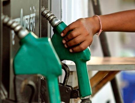 تمدید محدودیت صادرات بنزین و دیزل هند
